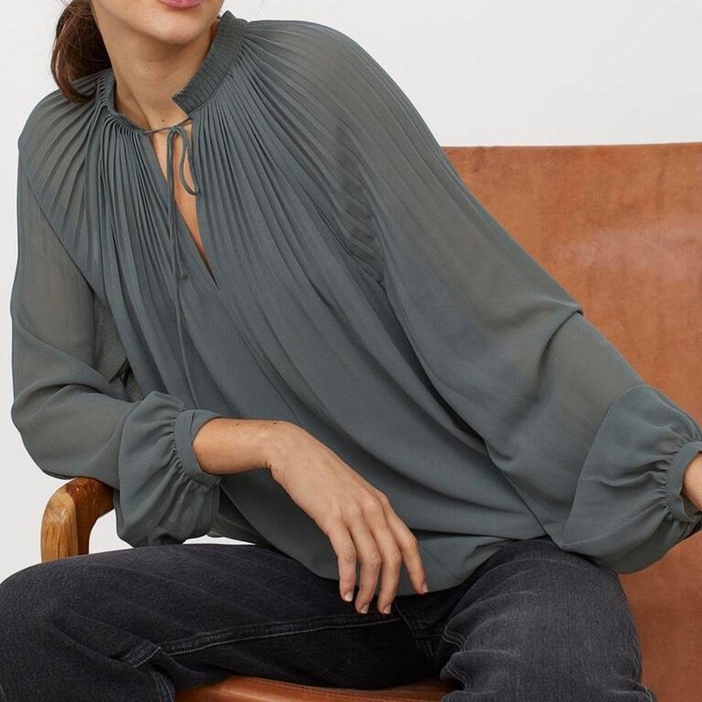 H&M Pleated chiffon blouse